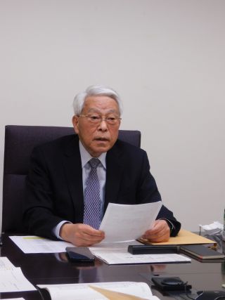 挨拶する野田会長