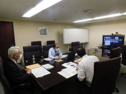 挨拶する野田会長