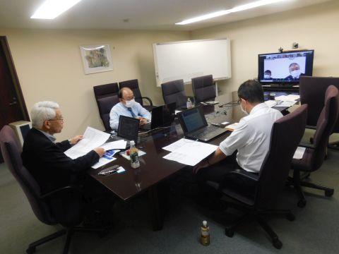 挨拶する野田会長