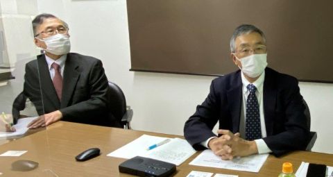 挨拶する野田会長