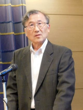 あいさつする畑中会長